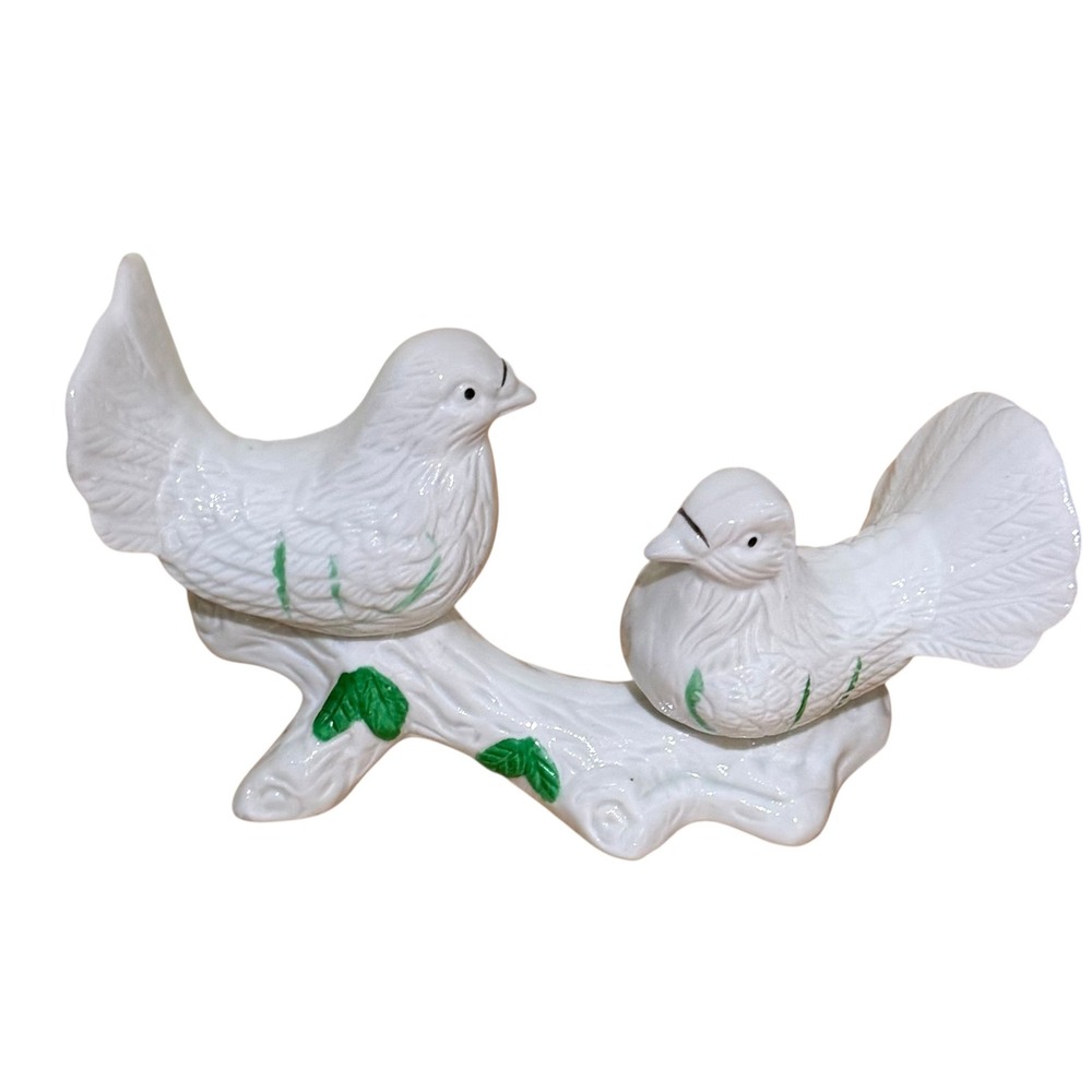 Vtg White Turtle Dove Pair Figurine Cream Green Accent Love Birds Wedding Farrah